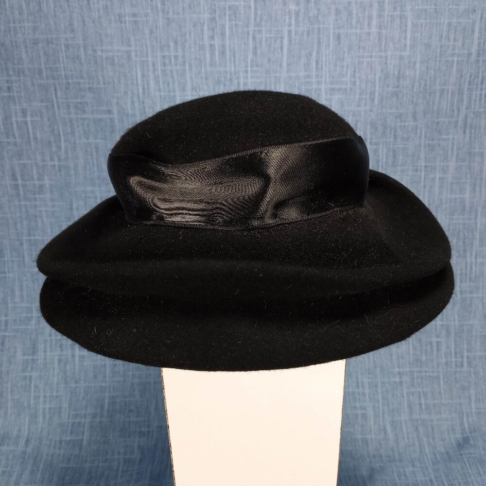 1940s Black Felt Tilt Boater Hat By Modern Pige'